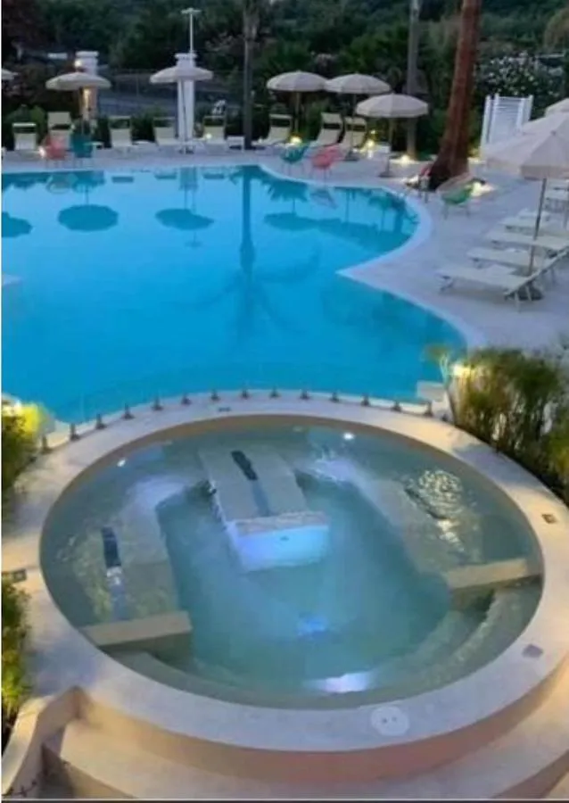Apartment In Resort Les Sables Noirs Vulcano  İtalya